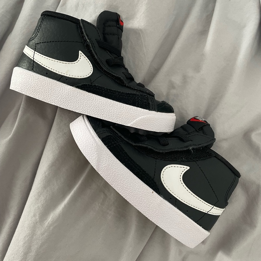 Nike Black and White Velcro Kids Sneakers 7C